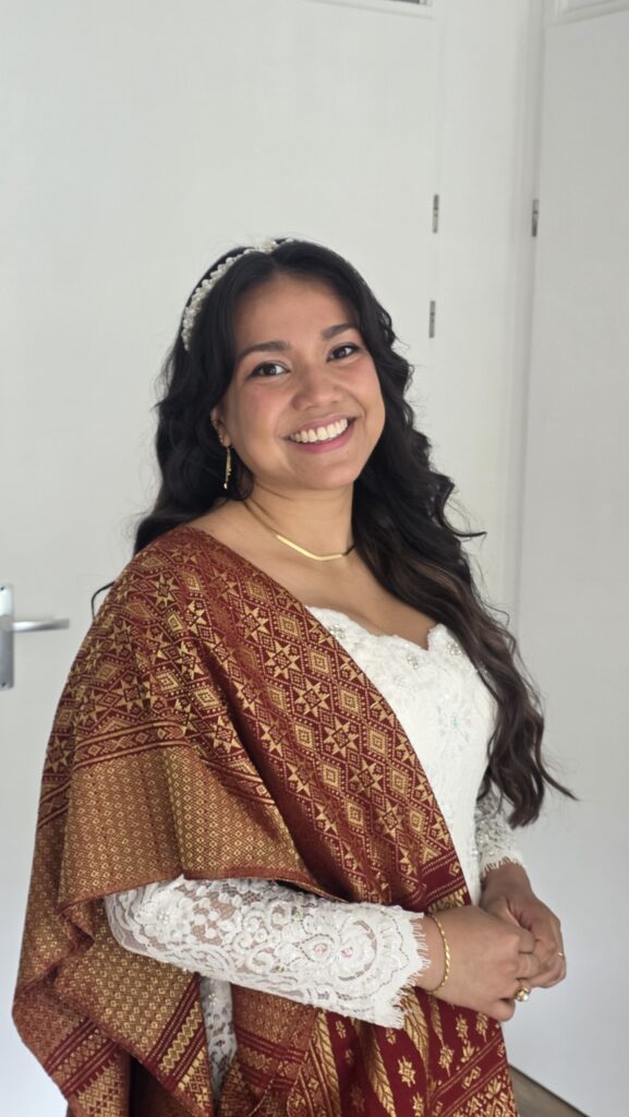 Asian bride with natural bridal makeup at a wedding in The Hague